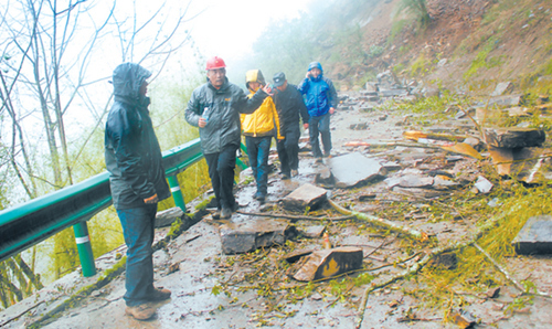 ͼΪ�Ჴ����4��25������������ƽ���������������͹�ʯΣ�գ��빤����Աһ����318�����������ֳ������·��������